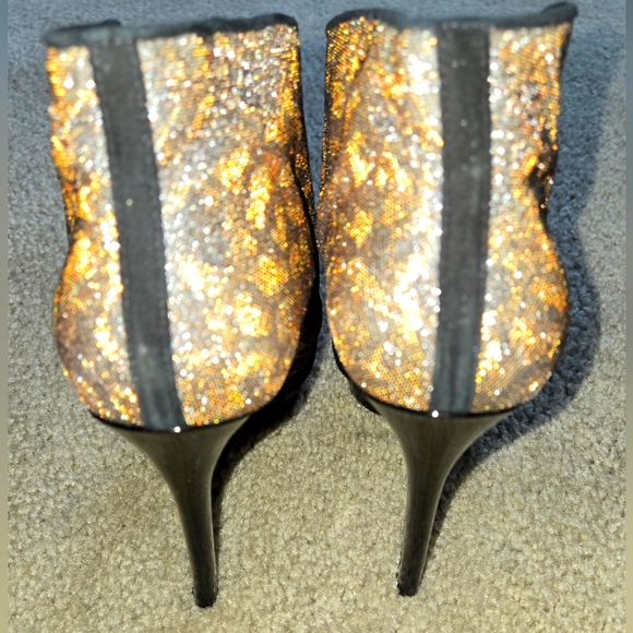 Brian Atwood slip on booties with patent leather heel and a small platform sz 10 - Picture 2 of 4